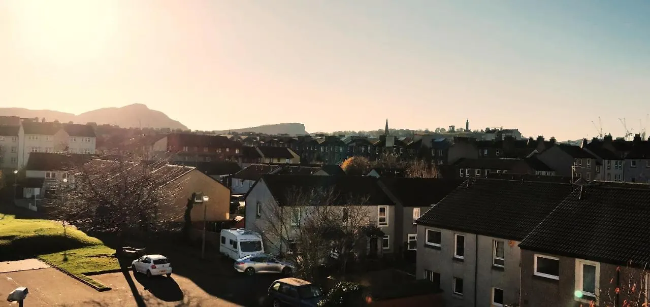 Stylish 2-Bed Apartment In Edinburgh City Centre 0*,