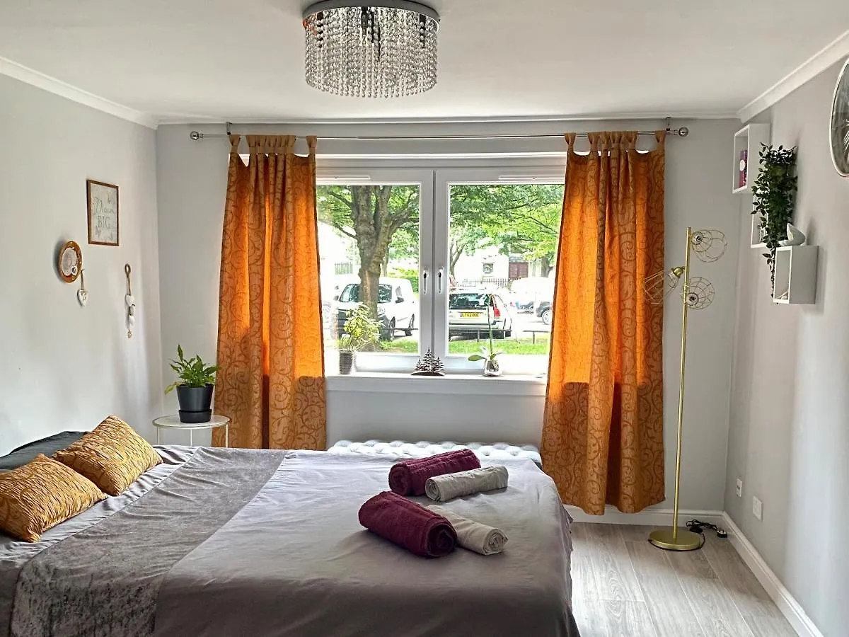 Stylish 2-Bed Apartment In Edinburgh City Centre