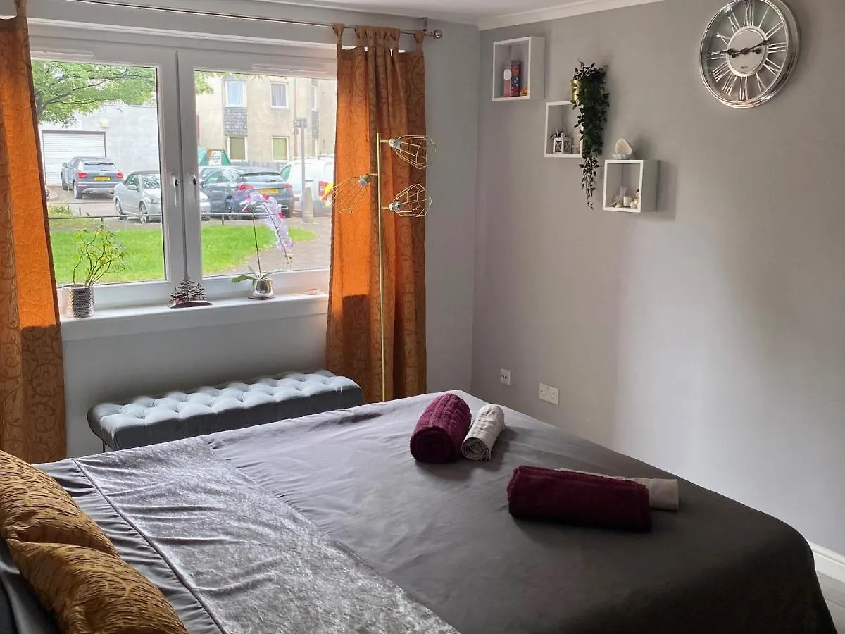 Stylish 2-Bed Apartment In Edinburgh City Centre