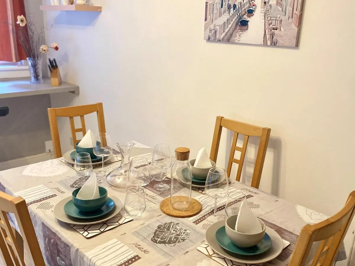 Stylish 2-Bed Apartment In Edinburgh City Centre
