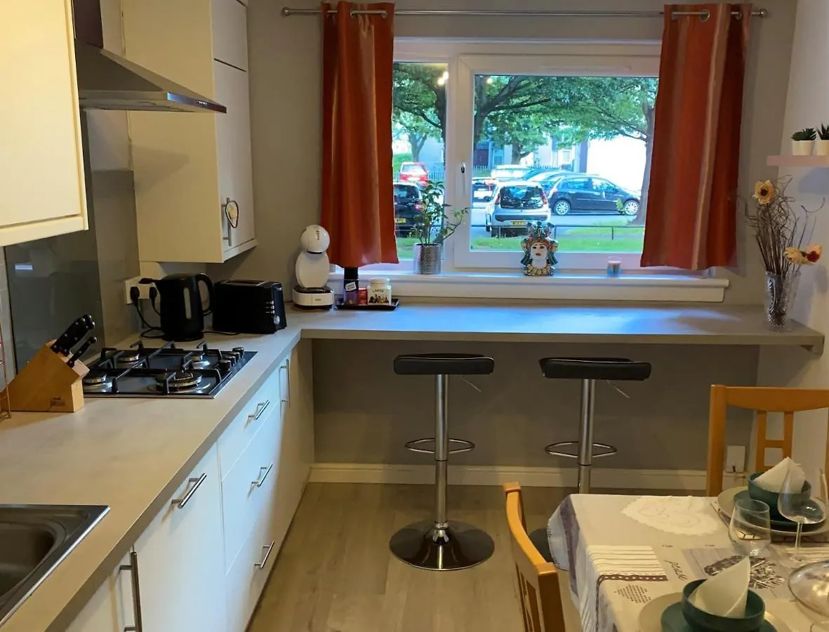 Stylish 2-Bed Apartment In Edinburgh City Centre 0*,  Reino Unido